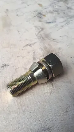 Шпилька півосі з гайкою гровером і втулкою 5320-2403072 у зб