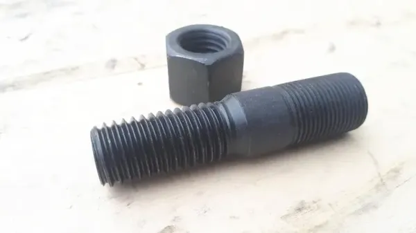 Шпилька колісна з гайкою (ремонтна) 18-20мм