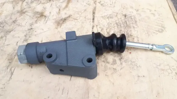 Циліндр зчеплення головний