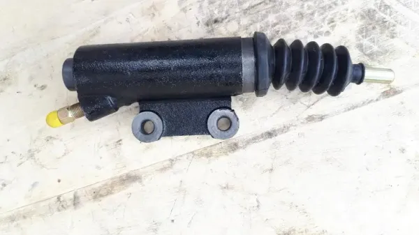 Циліндр зчеплення робочий штуцер прямо