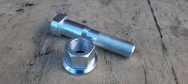 Болт колеса заднього МАЗ Євро М22*1,5 L=105 з гайкою