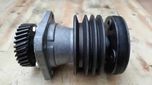 Привод насоса водяного 3х ручевой (під 4 болти)