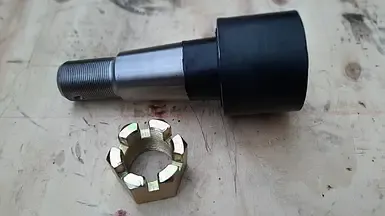Палець реактивної штанги КрАЗ (РМШ) з гайкою
