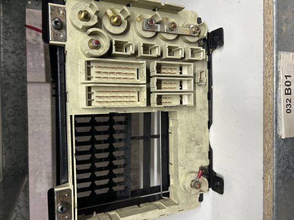 Плата запобіжників з реле б/в MAN TGX EURO 6 (81254446074) оригінал, 300х160х360 мм